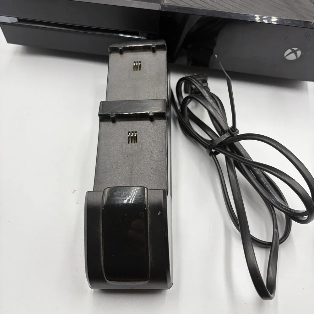 Microsoft Xbox One Model 1540 Console Bundle 500 GB, Controller, Headset 3 Games
